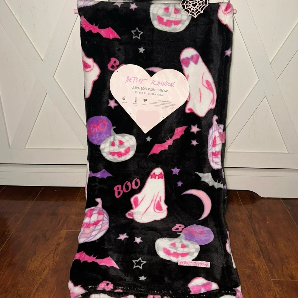 Betsey Johnson Pink Spooky Ghost Plush Throw Blanket